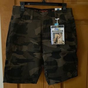 Plugg Camo shorts      NWT